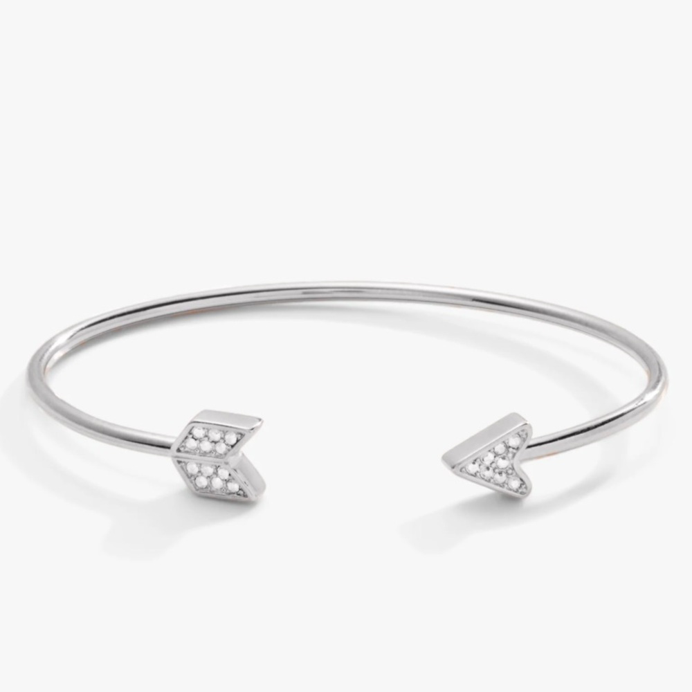 Alex & Ani Arrow Flex Cuff SS in silver. New in package